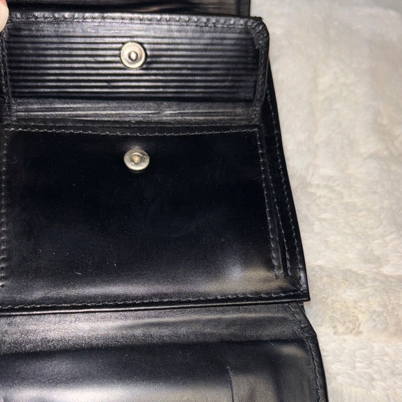 Elegant Black Leather Clutch with Gold Lock Y2K 2000 - Picture 13 of 14